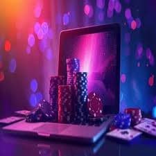 uuu888 မိုဘိုင်းအက်ပ် VIP Cashback Bonus Myanmar ကစားသူ ဖုန်းပေါ်တွင် ကြည့်ရှုနေသောမြင်ကွင်း